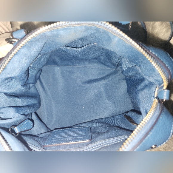 EUC Coach Sherpa Tote Bag w Bag Charm no callouts . - Picture 5 of 11